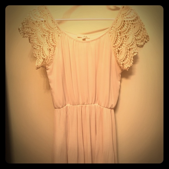 Gorgeous Lush dress with lace and pleats - Picture 1 of 6